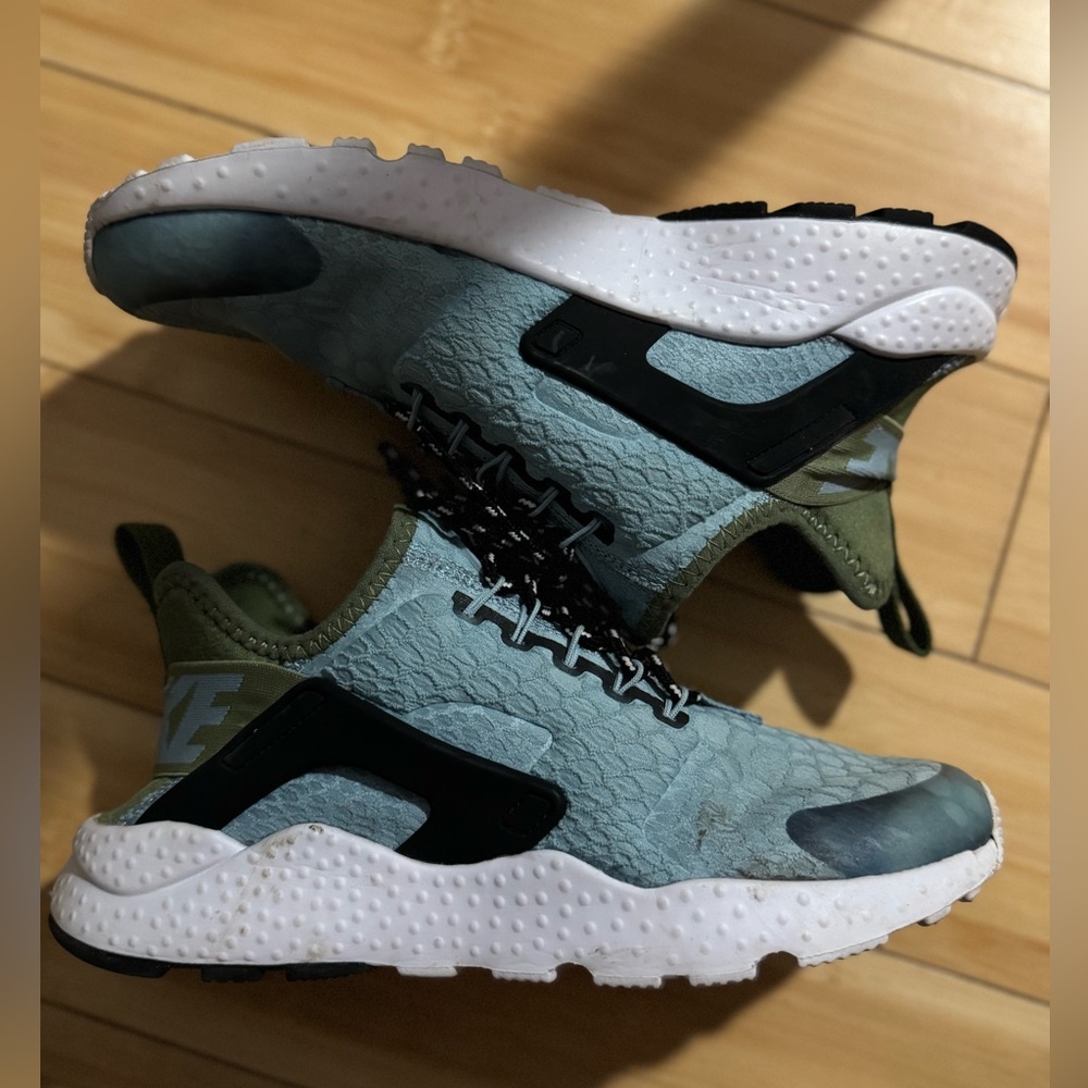 Nike women’s air huarache running shoes